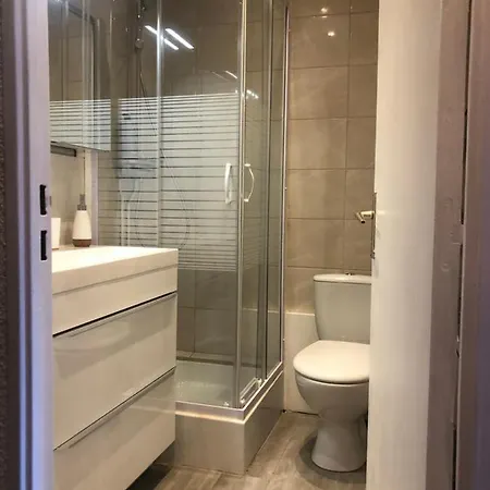 3 Personnes Idealement Situe, Au Pied Des Pistes Et Proche Commerces * ヴァール